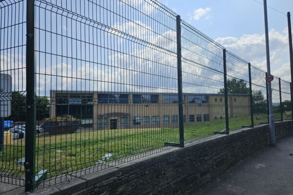 mesh fencing school contractor