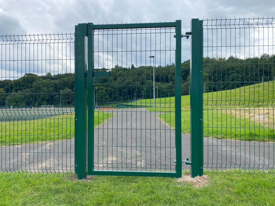 school gates mesh